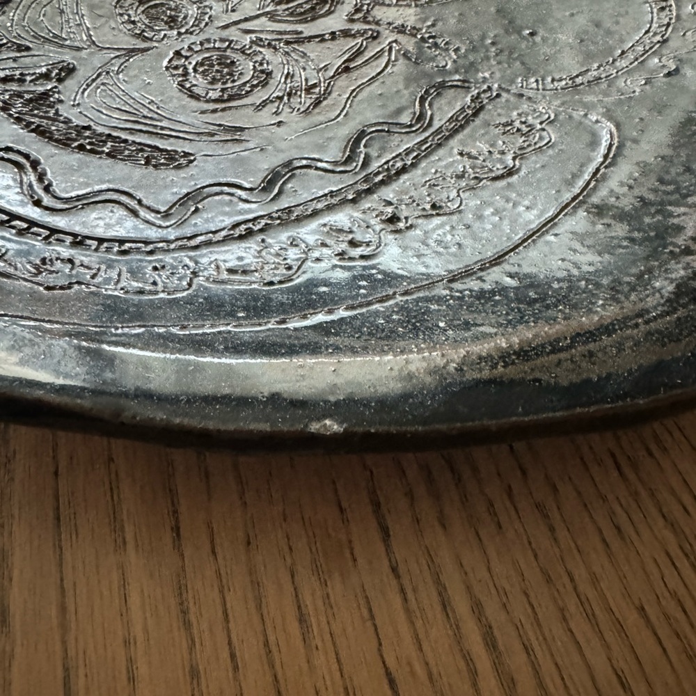 Vintage Black Glazed Pottery Plate with Abstract Face Design – 13" Handmade - Picture 6 of 7
